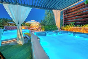 Terrace/patio - Comfortable and lovingly furnished vacation home with pool and whirlpool (Polača)