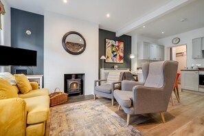 TV, fireplace - 3 Bed in Fowey (oc-g33050) (Fowey)