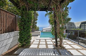 Pool - Spacious 3 Bedroom Villa | BBQ | Pool | Ocean View (Cape Town)