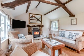 TV, fireplace - 3 Bed in Fairy Cross (oc-g32972) (Ford)