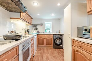 Mikrowelle, Ofen, Geschirrspüler, Hochstuhl