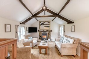 TV, fireplace - 3 Bed in Fairy Cross (oc-g32972) (Ford)