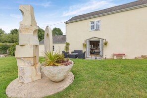 Outdoor dining - 3 Bed in Fairy Cross (oc-g32972) (Ford)