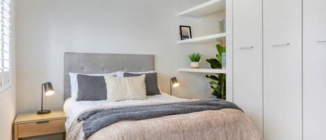 Desk, iron/ironing board, free WiFi, bed sheets