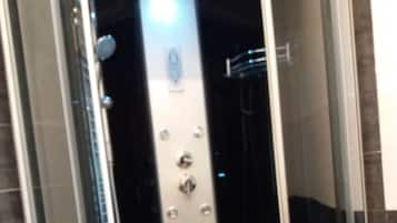 Doccia, asciugacapelli, bidet, asciugamani