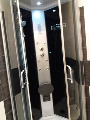 Shower, hair dryer, bidet, towels - B & B CELESTE BEDONIA 5 minutes from town center (Bedonia)