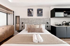 Desk, iron/ironing board, free WiFi, bed sheets - Station house | Studio Apartment | Gym |Rooftop Pool (Cape Town)