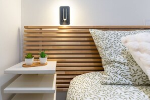 Silitysrauta/-lauta, Wi-Fi, vuodevaatteet