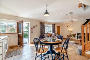 Dining - 2 Bed in Ponthirwaun (oc-c33293) (Ponthirwaun)