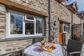 Outdoor dining - 2 Bed in Ponthirwaun (oc-c33293) (Ponthirwaun)