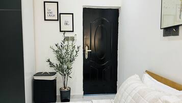 Iron/ironing board, WiFi, bed sheets