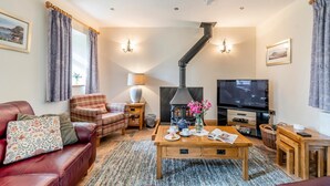TV, fireplace - 3 Bed in Ponthirwaun (oc-t33294) (Ponthirwaun)