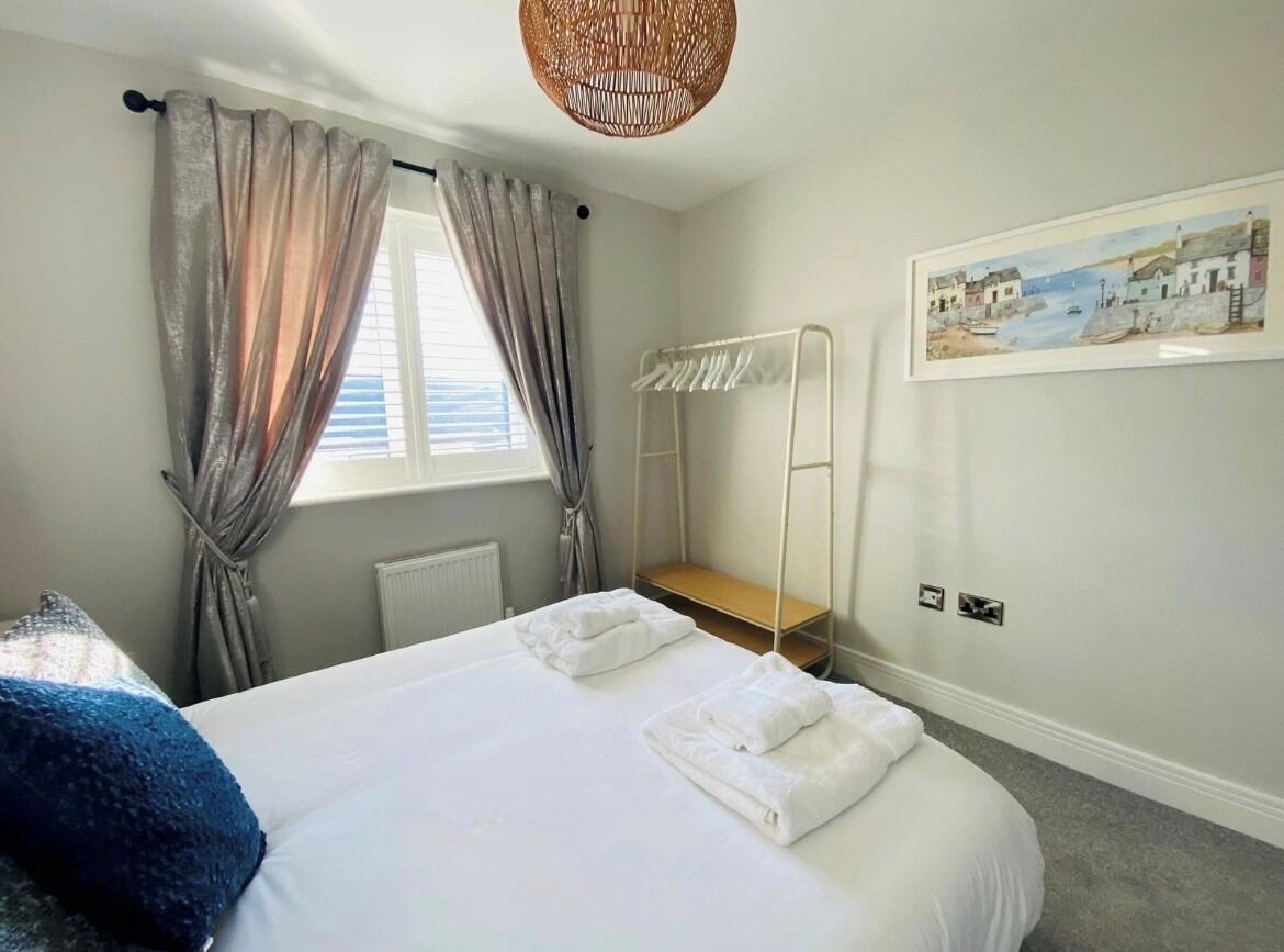 WiFi (無料)、ベッドシーツ