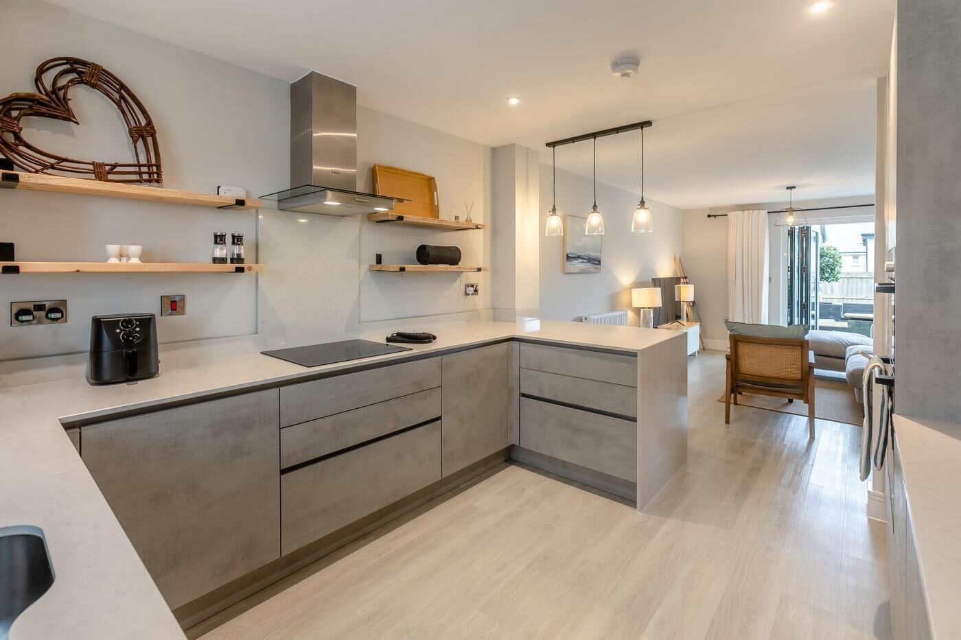 Mikrowelle, Ofen, Geschirrspüler, Hochstuhl