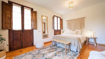 Een strijkplank/strijkijzer, wifi, beddengoed