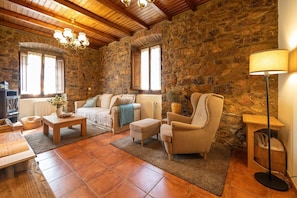 TV - Casa Rural Selmo in the Heart of Asturias (Zancornio)
