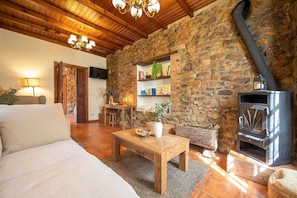 Iron/ironing board, WiFi, bed sheets - Casa Rural Selmo in the Heart of Asturias (Zancornio)