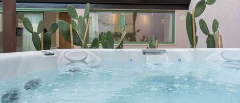 Tina de hidromasaje al aire libre