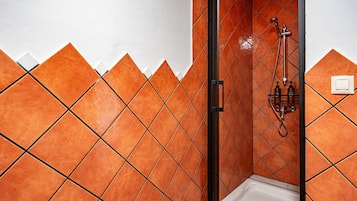 Bruser, hårtørrer, håndklæder