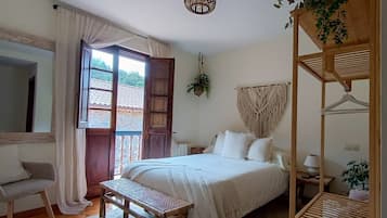 Tabla de planchar con plancha, wifi, ropa de cama