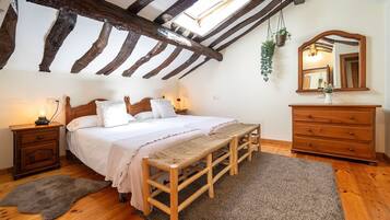 Tabla de planchar con plancha, wifi, ropa de cama