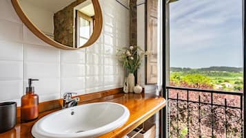 Bruser, hårtørrer, håndklæder