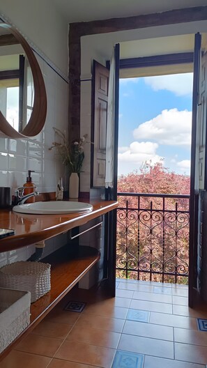 تجهيزات دش، مجففات شعر، مناشف