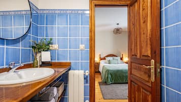 Bruser, hårtørrer, håndklæder