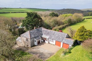 Exterior - 2 Bed in Woodford (oc-b33369) (Woodford)