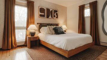 6 bedrooms, iron/ironing board, travel cot, free WiFi