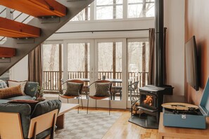 TV, fireplace, ping pong - NEW: Streamside by Callicoon: Hot Tub, Sauna & Gym (Hankins)