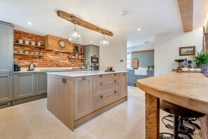 Microwave, oven, dishwasher, high chair - 4 Bed in Moccas (oc-r33126) (Moccas)