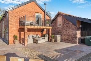 Terrace/patio - 4 Bed in Moccas (oc-r33126) (Moccas)