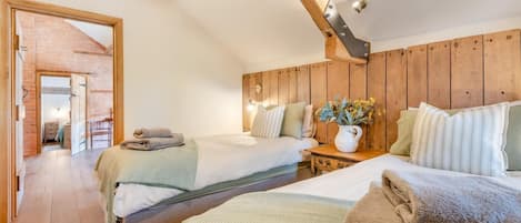 4 bedrooms, iron/ironing board, free WiFi, bed sheets