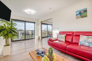 TV - 2 Bed in Crackington Haven (oc-h33817) (Crackington Haven)