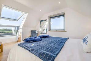 Iron/ironing board, free WiFi, bed sheets - 2 Bed in Crackington Haven (oc-h33817) (Crackington Haven)