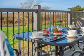 Outdoor dining - 2 Bed in Crackington Haven (oc-h33817) (Crackington Haven)