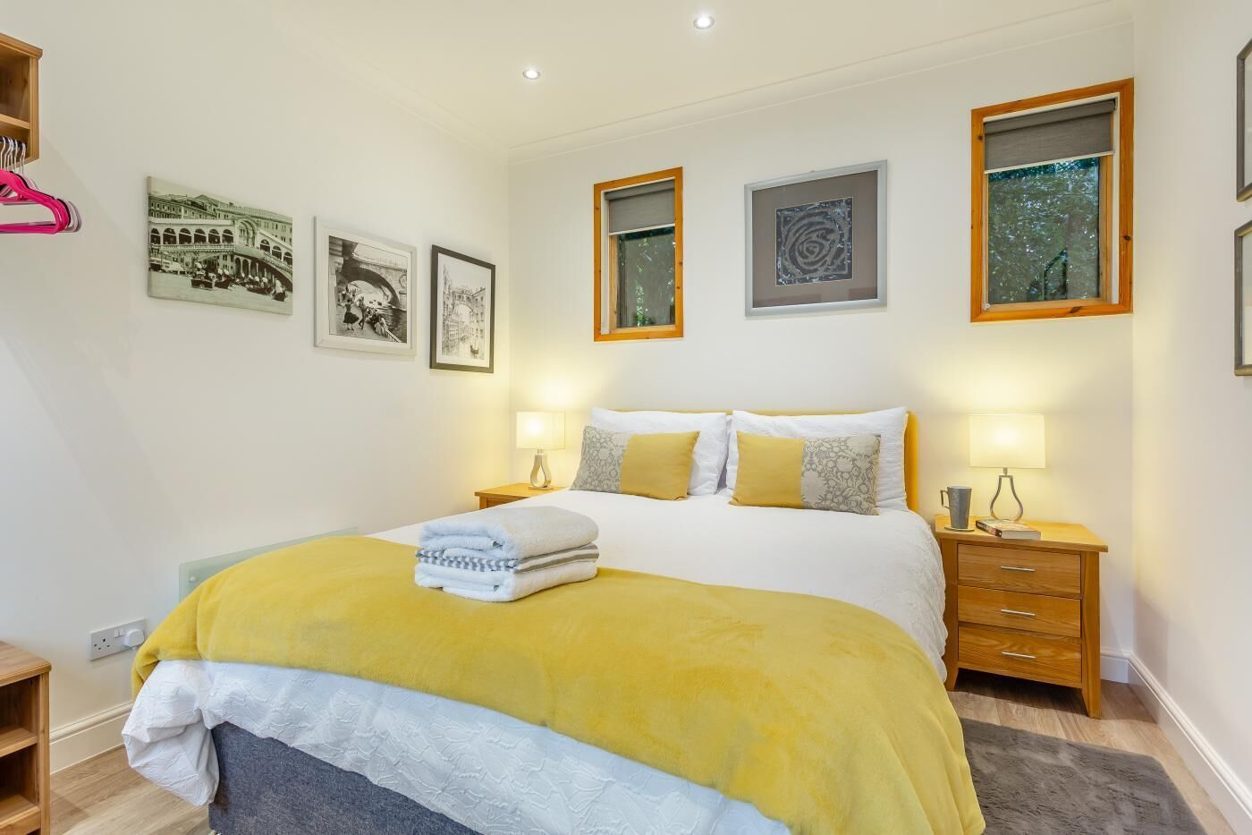 Iron/ironing board, free WiFi, bed sheets