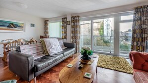 Unclassified image, 5 of 23, button - 2 Bed in Tenby (oc-t33804) (Tenby)