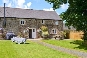 Outdoor dining - 4 Bed in Shebbear (oc-a33728) (Shebbear)