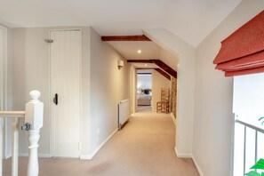Interior - 4 Bed in Shebbear (oc-a33728) (Shebbear)