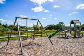 Children’s area - 4 Bed in Shebbear (oc-a33728) (Shebbear)