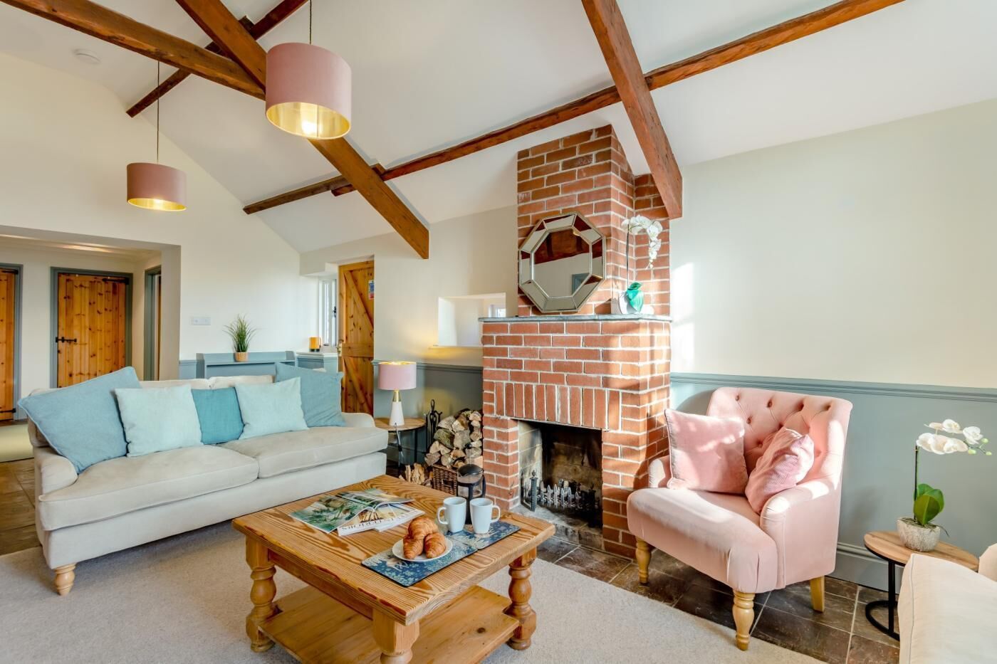 Televisie en een open haard