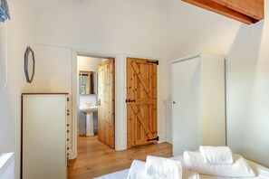 Free WiFi, bed sheets - 4 Bed in Shebbear (oc-l33729) (Shebbear)