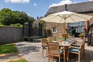 Outdoor dining - 4 Bed in Shebbear (oc-w33730) (Shebbear)