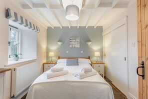 Free WiFi, bed sheets - 4 Bed in Shebbear (oc-w33730) (Shebbear)