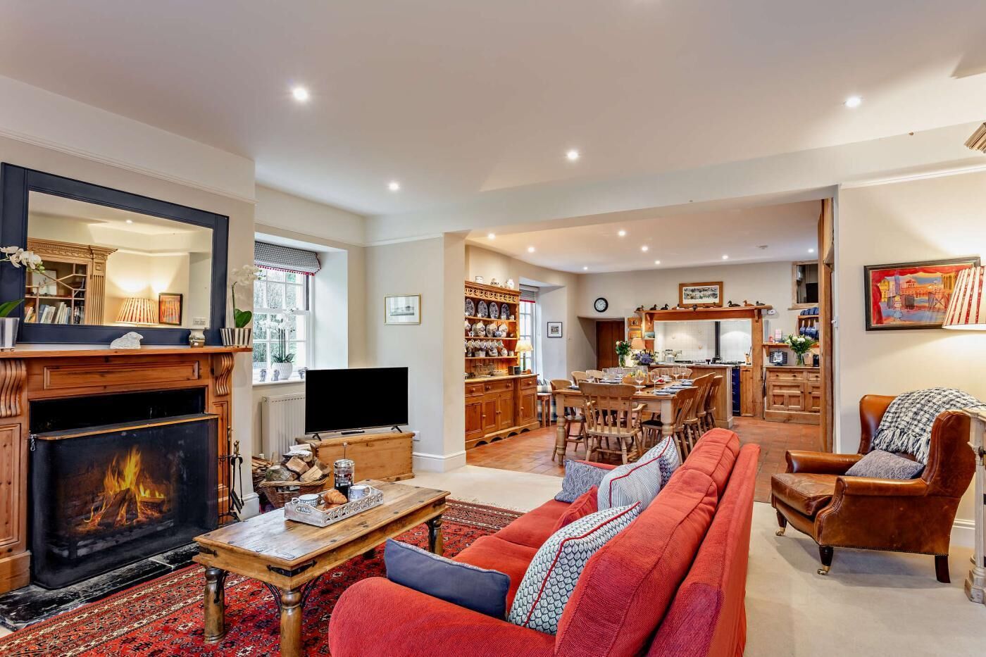 Televisie en een open haard