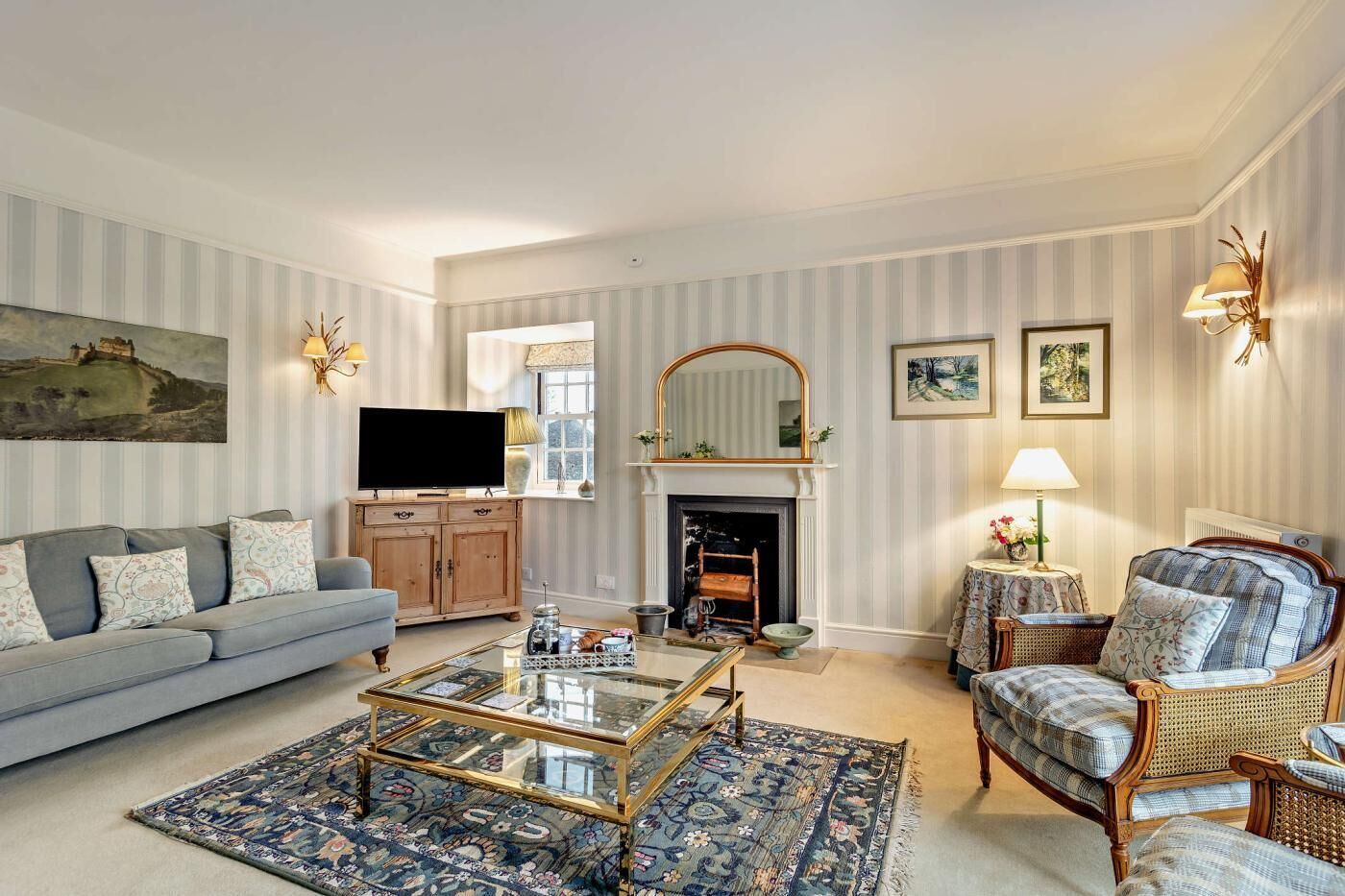 Televisión, chimenea