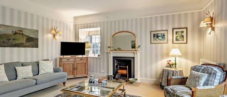 Televisión, chimenea