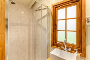 Towels - 1 Bed in Trebullett (oc-m34010) (Trebullett)